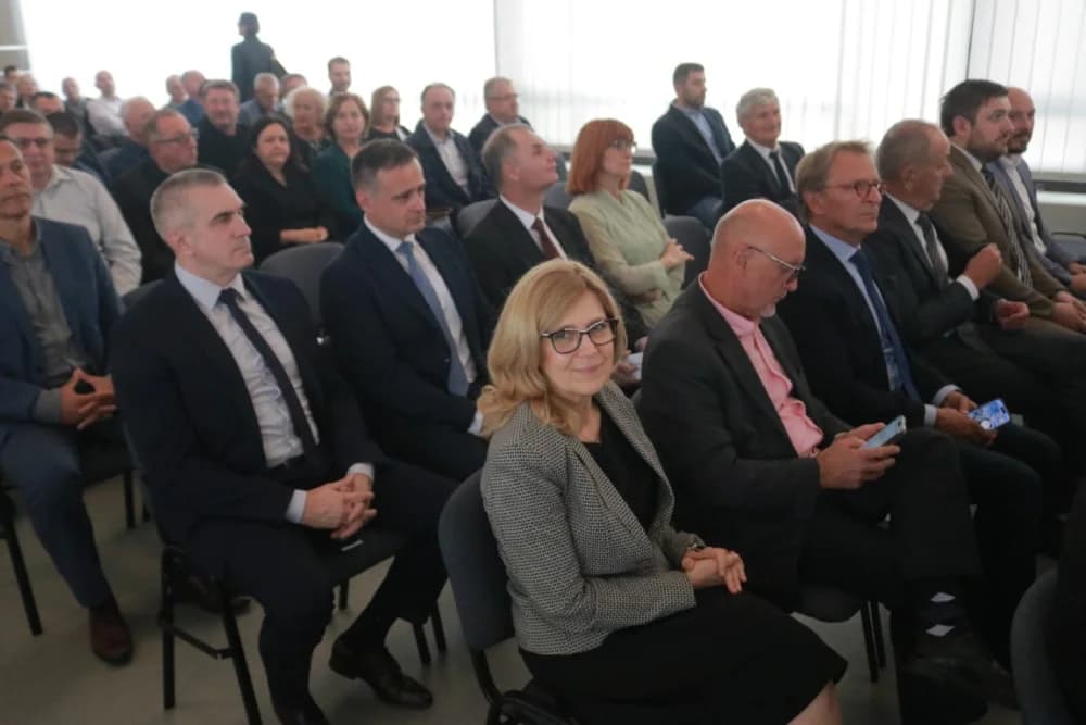 Slavonsko-brodsko Sveučilište kao najmlađe u Hrvatskoj bilježi zavidna dostignuća: „U tekućoj akademskoj godini studira oko dvije tisuće studenata na svim razinama sveučilišnih i stručnih studija“
