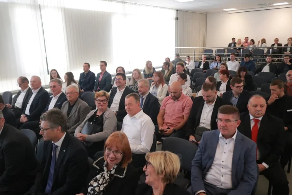 Slavonsko-brodsko Sveučilište kao najmlađe u Hrvatskoj bilježi zavidna dostignuća: „U tekućoj akademskoj godini studira oko dvije tisuće studenata na svim razinama sveučilišnih i stručnih studija“
