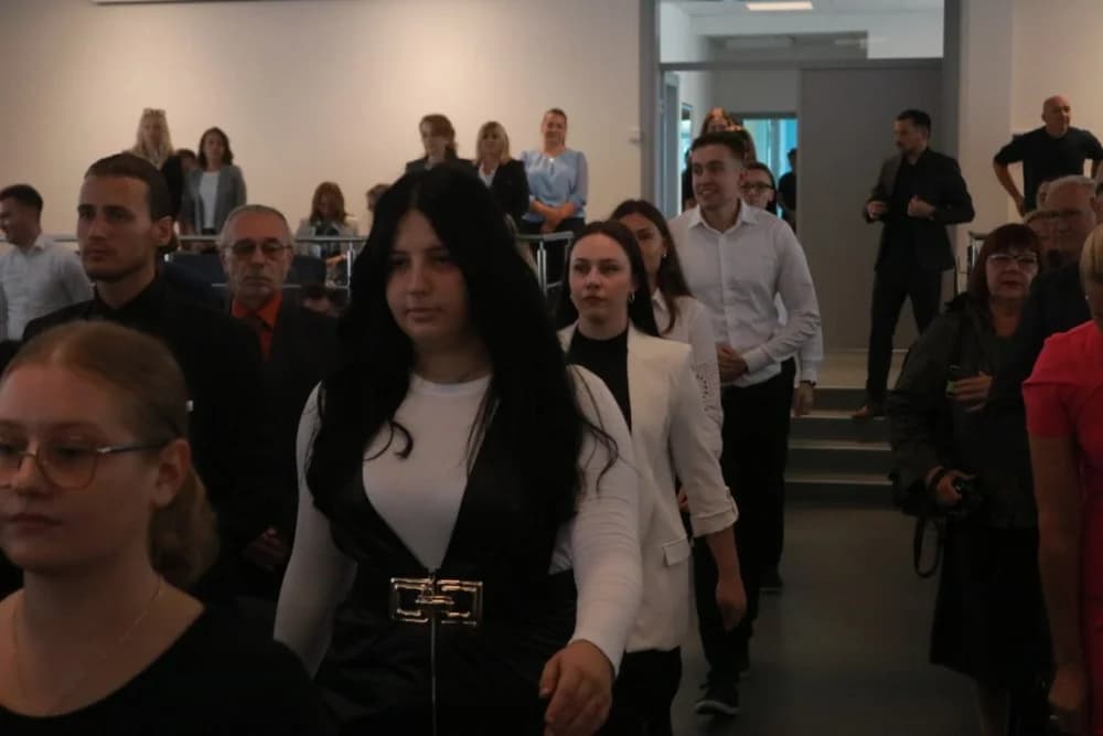 Slavonsko-brodsko Sveučilište kao najmlađe u Hrvatskoj bilježi zavidna dostignuća: „U tekućoj akademskoj godini studira oko dvije tisuće studenata na svim razinama sveučilišnih i stručnih studija“