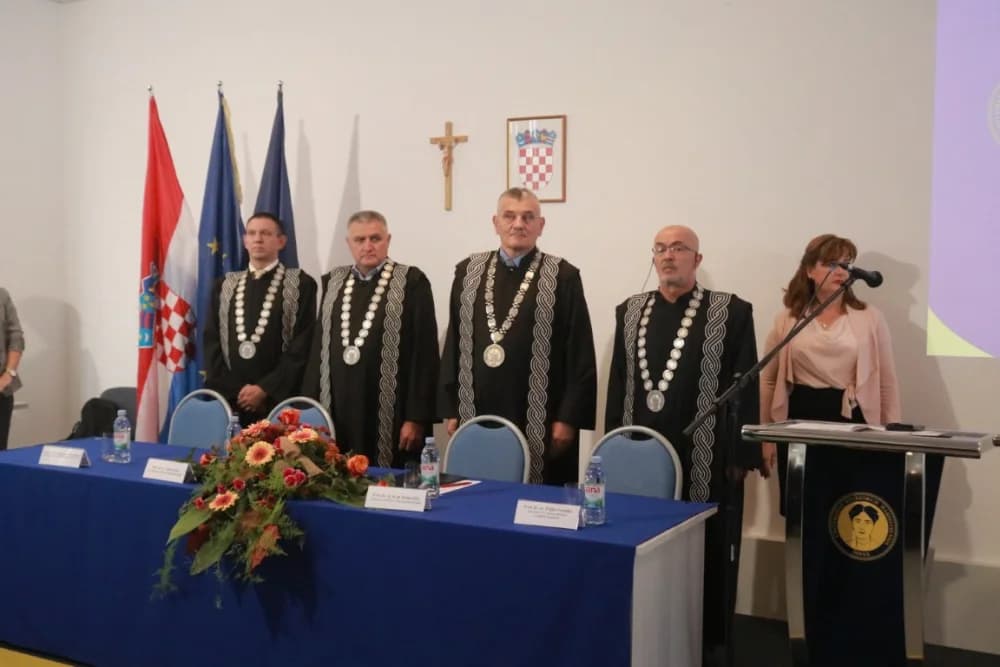 Slavonsko-brodsko Sveučilište kao najmlađe u Hrvatskoj bilježi zavidna dostignuća: „U tekućoj akademskoj godini studira oko dvije tisuće studenata na svim razinama sveučilišnih i stručnih studija“