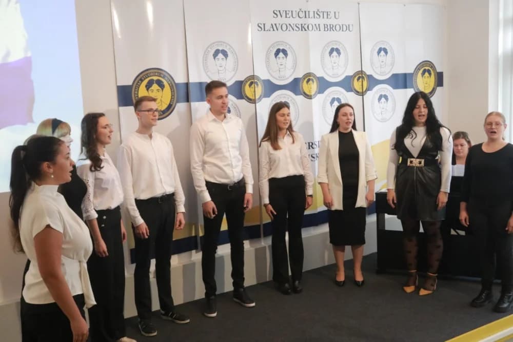 Slavonsko-brodsko Sveučilište kao najmlađe u Hrvatskoj bilježi zavidna dostignuća: „U tekućoj akademskoj godini studira oko dvije tisuće studenata na svim razinama sveučilišnih i stručnih studija“