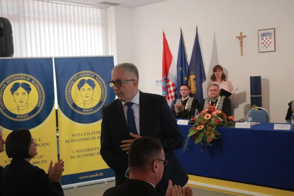 Slavonsko-brodsko Sveučilište kao najmlađe u Hrvatskoj bilježi zavidna dostignuća: „U tekućoj akademskoj godini studira oko dvije tisuće studenata na svim razinama sveučilišnih i stručnih studija“