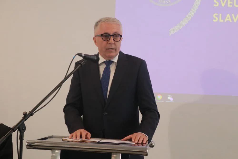 Slavonsko-brodsko Sveučilište kao najmlađe u Hrvatskoj bilježi zavidna dostignuća: „U tekućoj akademskoj godini studira oko dvije tisuće studenata na svim razinama sveučilišnih i stručnih studija“