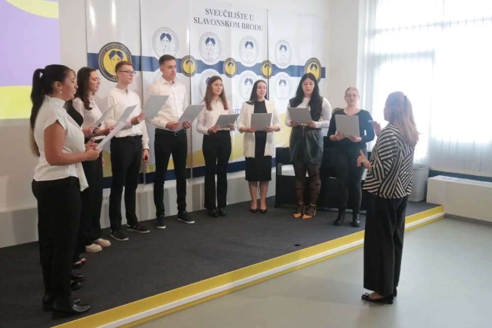 Slavonsko-brodsko Sveučilište kao najmlađe u Hrvatskoj bilježi zavidna dostignuća: „U tekućoj akademskoj godini studira oko dvije tisuće studenata na svim razinama sveučilišnih i stručnih studija“
