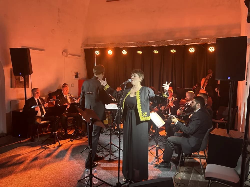 Nina Ćorić i Tamburaški orkestar HRT-a oduševili publiku u Kući tambure