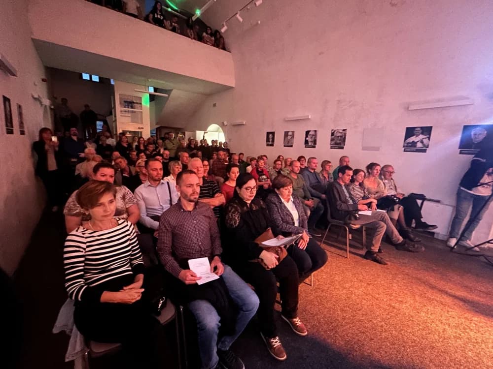 Nina Ćorić i Tamburaški orkestar HRT-a oduševili publiku u Kući tambure