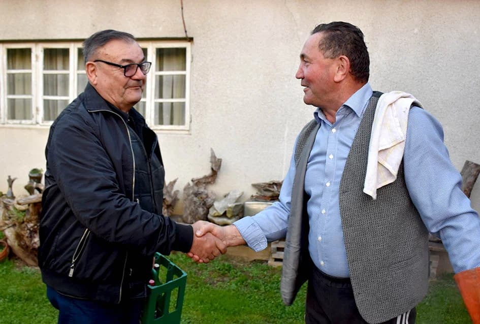 ČLANOVI KAPTOLAČKOG „VINO-KAPA“ GOSTI NOVOKAPELAČKIH I ORIOVAČKIH VINARA: Uz pečene kestene i druge delicije kušano mlado vino