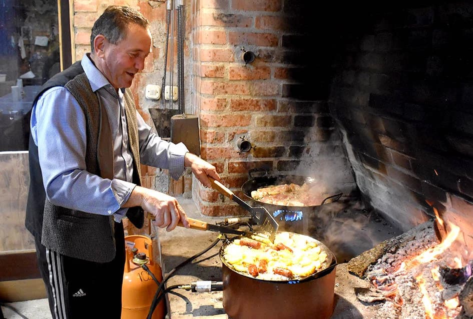ČLANOVI KAPTOLAČKOG „VINO-KAPA“ GOSTI NOVOKAPELAČKIH I ORIOVAČKIH VINARA: Uz pečene kestene i druge delicije kušano mlado vino
