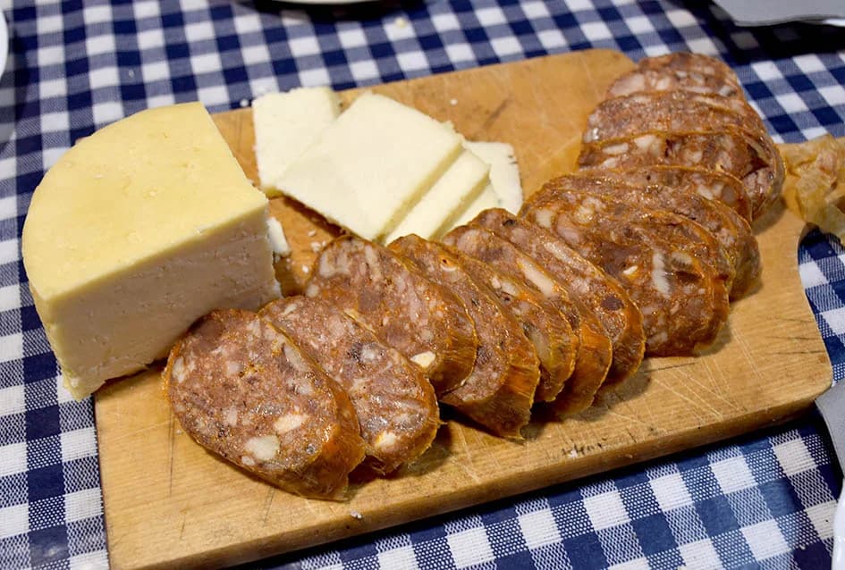 ČLANOVI KAPTOLAČKOG „VINO-KAPA“ GOSTI NOVOKAPELAČKIH I ORIOVAČKIH VINARA: Uz pečene kestene i druge delicije kušano mlado vino