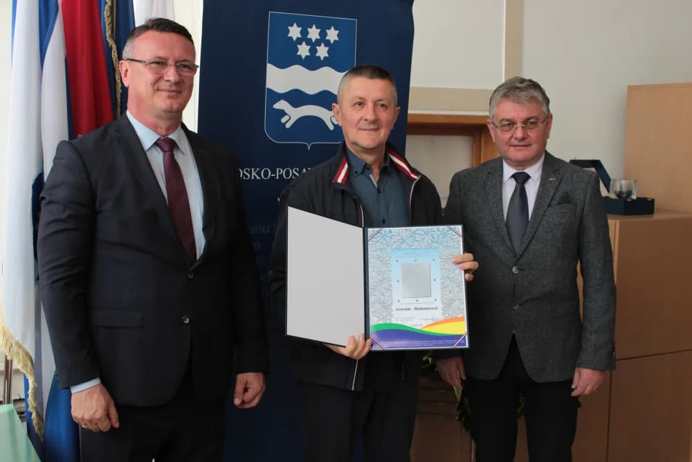 Dobrovoljnim darivateljima krvi Brodsko-posavska županija dodijelila povelje zahvalnosti