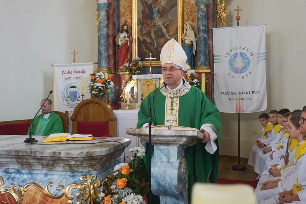 Novi oltar i ambon u Dubočcu blagoslovio biskup Ivo Martinović