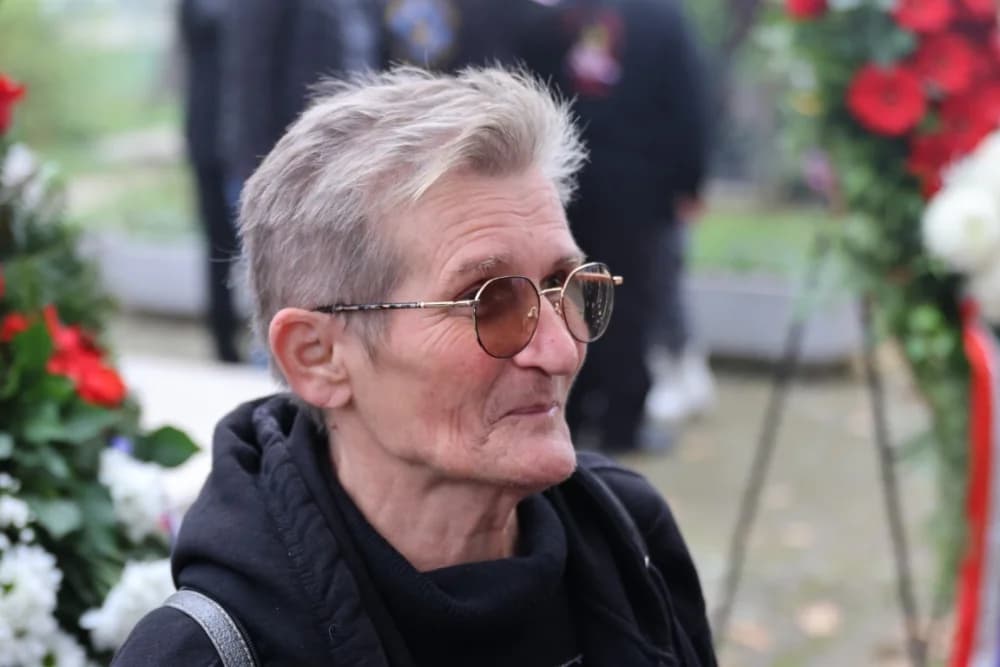 Kod središnjeg križa na Gradskom groblju u Sl. Brodu odana dužna počast svim poginulim i umrlim hrvatskim braniteljima i civilnim žrtvama