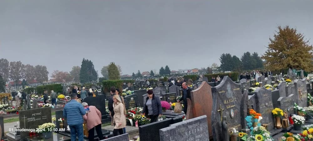STOTINE BROĐANA NA GROBLJU: Dostojno obilježen blagdan Svih svetih