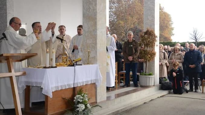 Završena akcija „Sto kubika toplih iskrica“ u Sl. Brodu