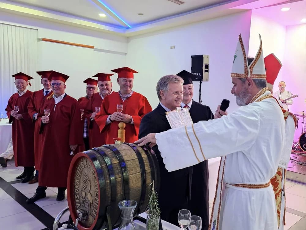 Martinjska zabava Visoke vinske akademije u Slavonskom Brodu: Večer puna tradicije, glazbe i dobrog vina