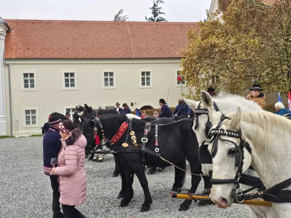 Nikad veći broj planinara, izlagača i posjetitelja na ovogodišnjem Martinje u Kutjevu koje će mnogima u dubokom sjećanju