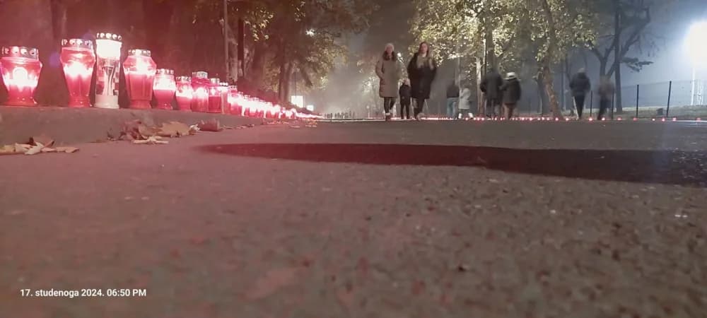 STOTINE LAMPIONA: Sl. Brod se prisjeća Vukovara i Škabrnje