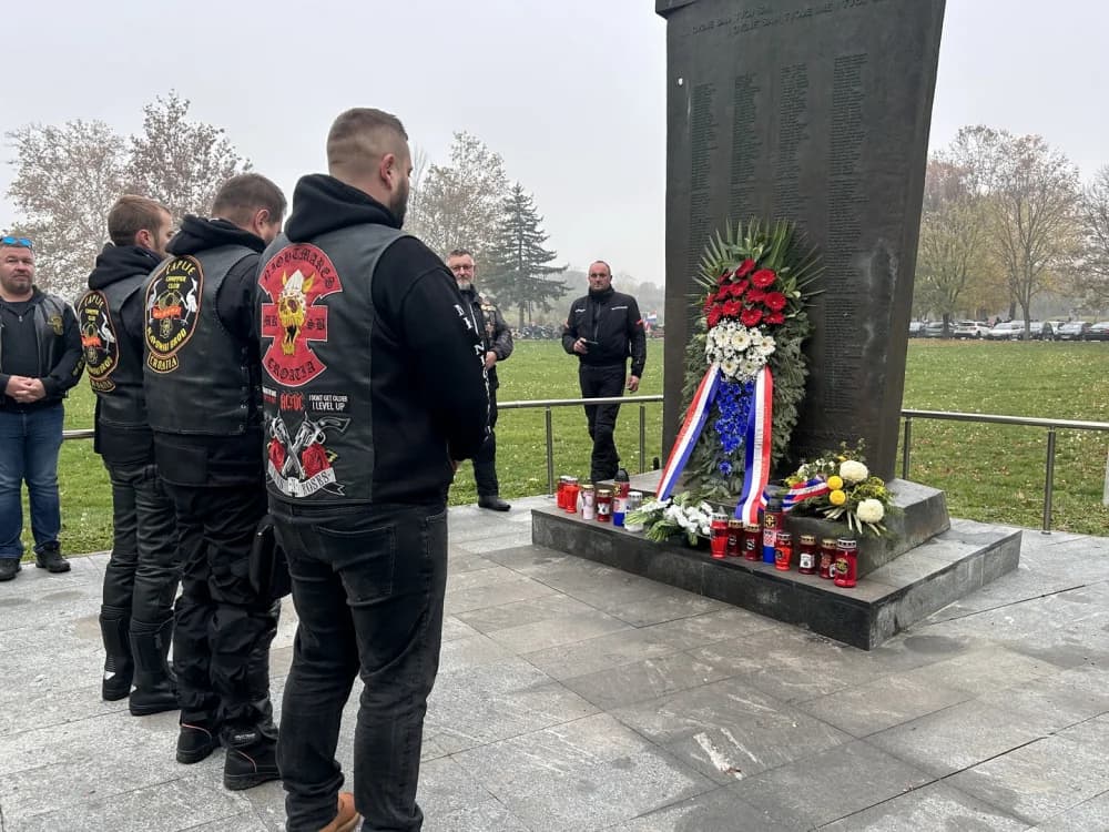 Karavana motociklista u Slavonskom Brodu odala počast poginulim braniteljima Vukovara i Škabrnje