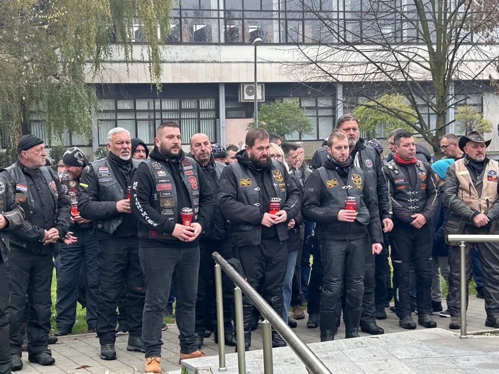 Karavana motociklista u Slavonskom Brodu odala počast poginulim braniteljima Vukovara i Škabrnje