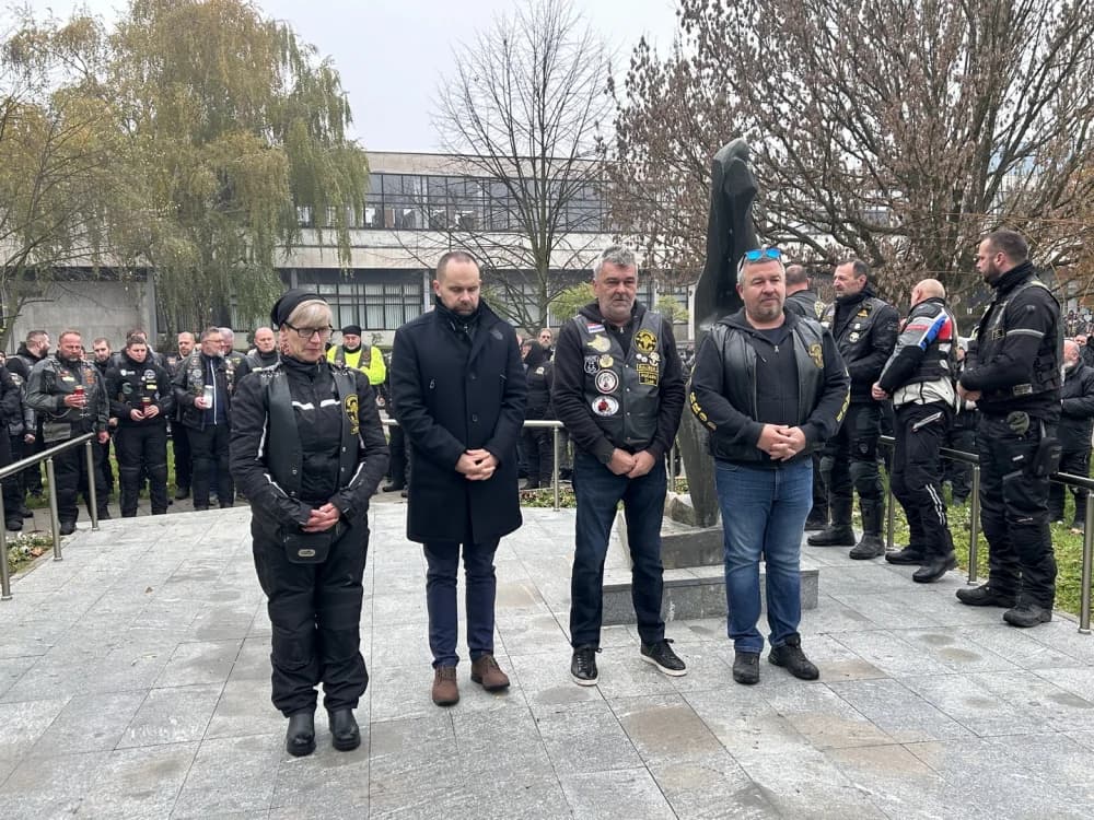 Karavana motociklista u Slavonskom Brodu odala počast poginulim braniteljima Vukovara i Škabrnje