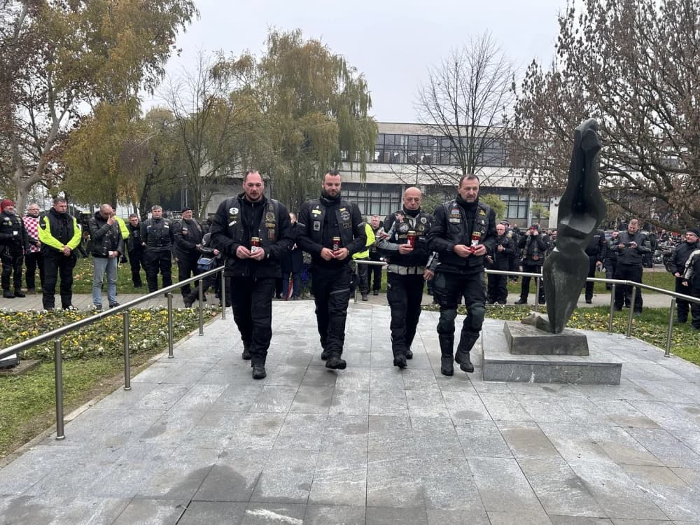 Karavana motociklista u Slavonskom Brodu odala počast poginulim braniteljima Vukovara i Škabrnje