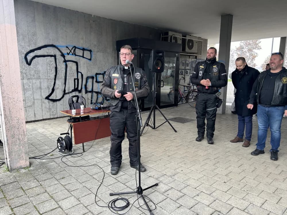 Karavana motociklista u Slavonskom Brodu odala počast poginulim braniteljima Vukovara i Škabrnje
