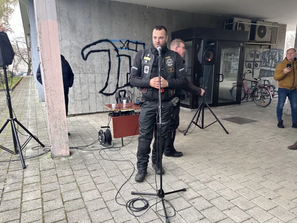 Karavana motociklista u Slavonskom Brodu odala počast poginulim braniteljima Vukovara i Škabrnje
