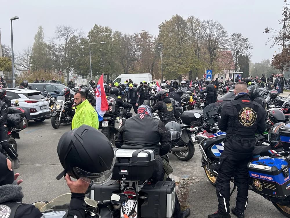 Karavana motociklista u Slavonskom Brodu odala počast poginulim braniteljima Vukovara i Škabrnje