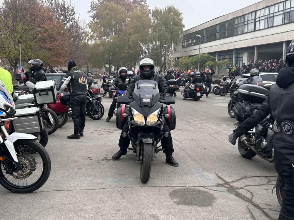 Karavana motociklista u Slavonskom Brodu odala počast poginulim braniteljima Vukovara i Škabrnje