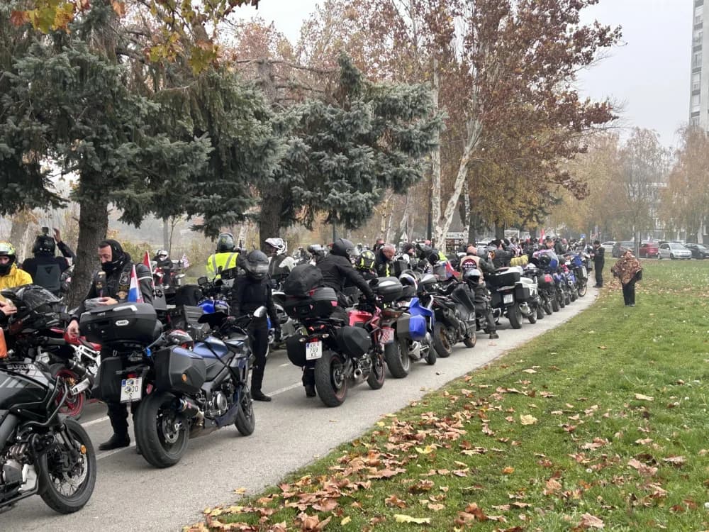 Karavana motociklista u Slavonskom Brodu odala počast poginulim braniteljima Vukovara i Škabrnje