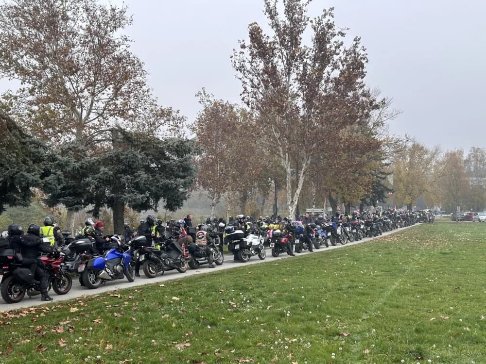 Karavana motociklista u Slavonskom Brodu odala počast poginulim braniteljima Vukovara i Škabrnje