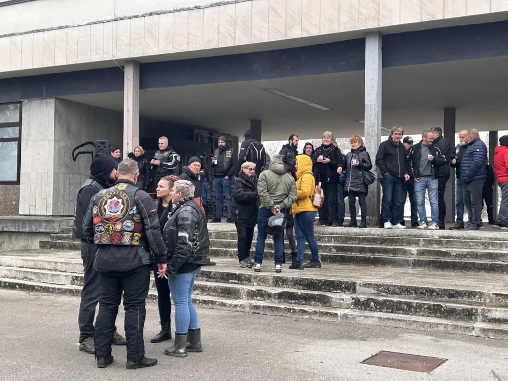 Karavana motociklista u Slavonskom Brodu odala počast poginulim braniteljima Vukovara i Škabrnje
