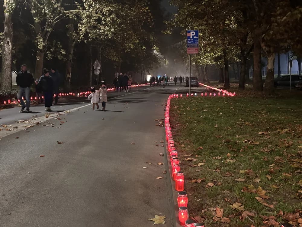 Slavonski Brod svijetli za Vukovar i Škabrnju