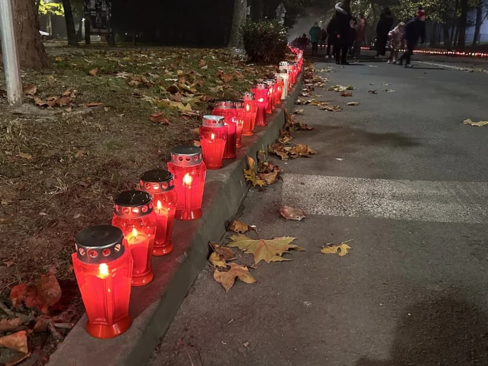 Slavonski Brod svijetli za Vukovar i Škabrnju
