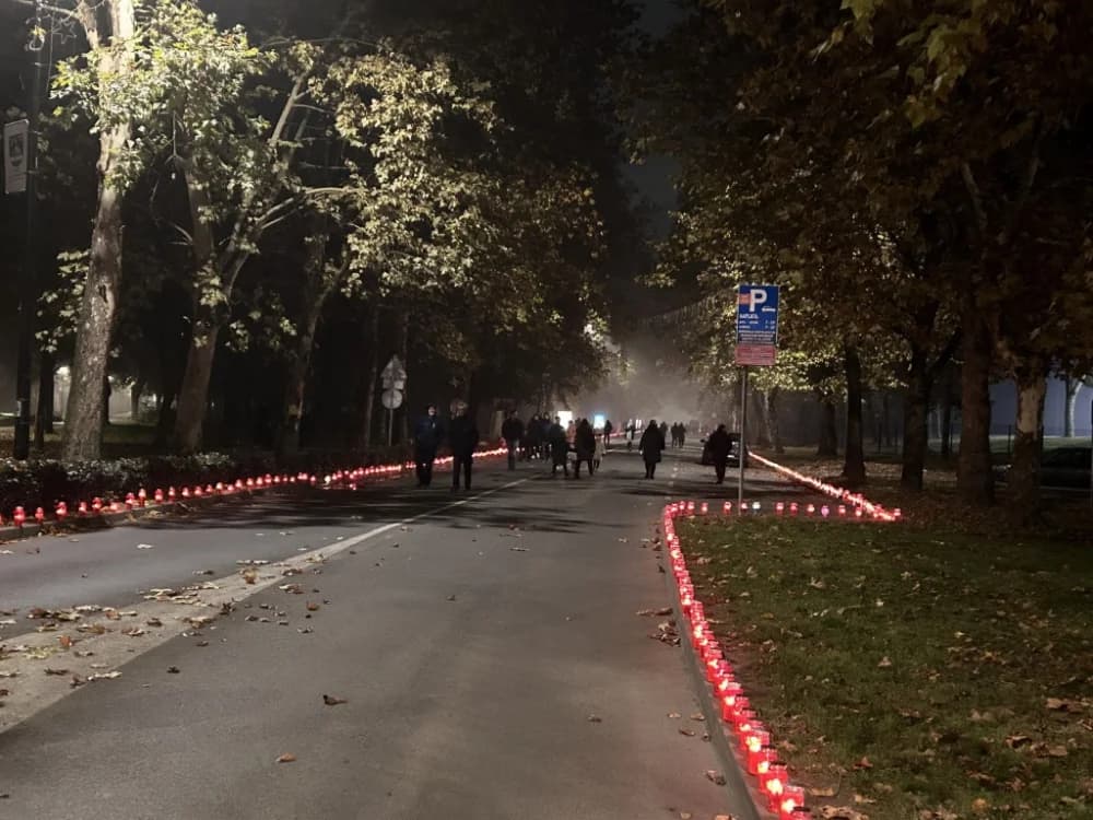 Slavonski Brod svijetli za Vukovar i Škabrnju