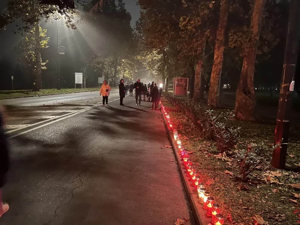 Slavonski Brod svijetli za Vukovar i Škabrnju