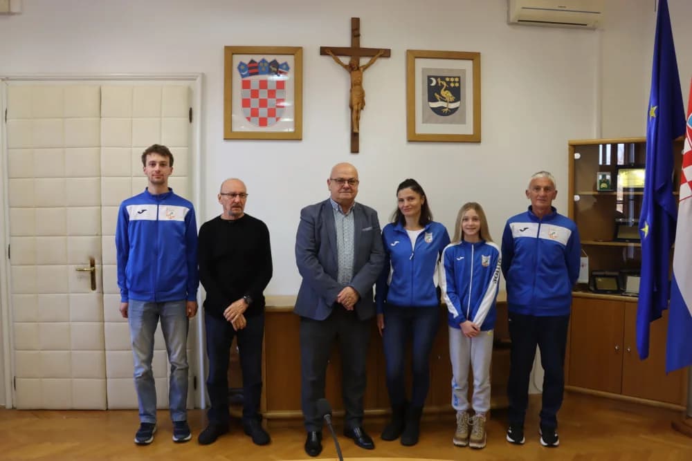 Susret atletičara AK „Marsonia“ s gradonačelnikom Dusparom