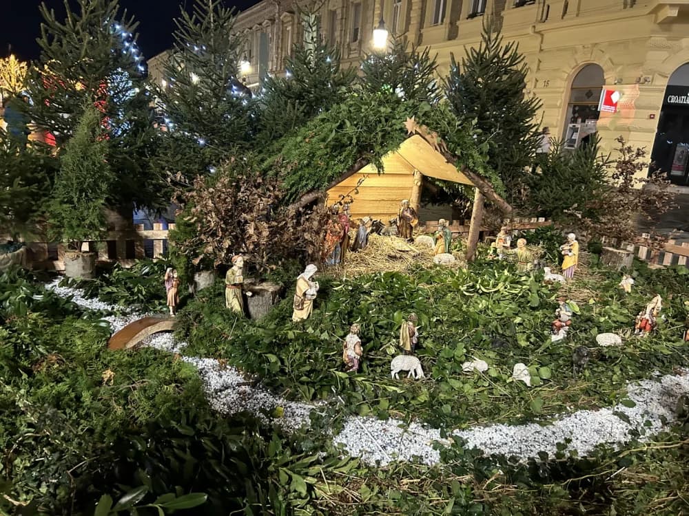 Počeo Advent u Slavonskom Brodu; upaljena prva adventska svijeća