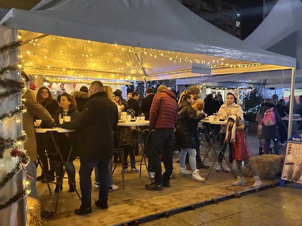 Počeo Advent u Slavonskom Brodu; upaljena prva adventska svijeća
