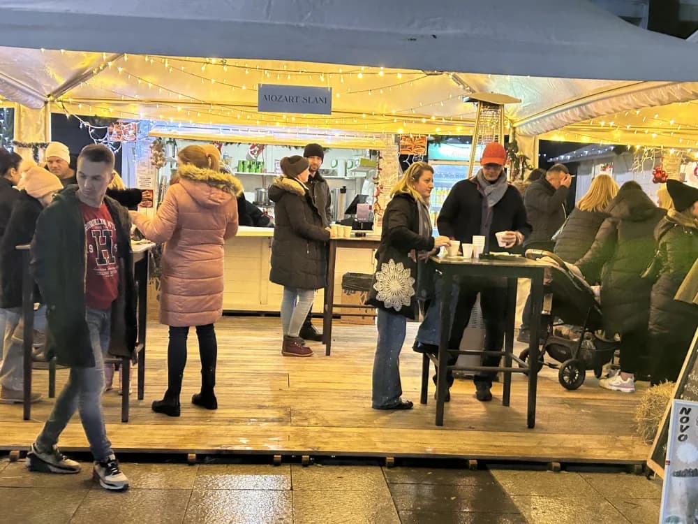 Počeo Advent u Slavonskom Brodu; upaljena prva adventska svijeća