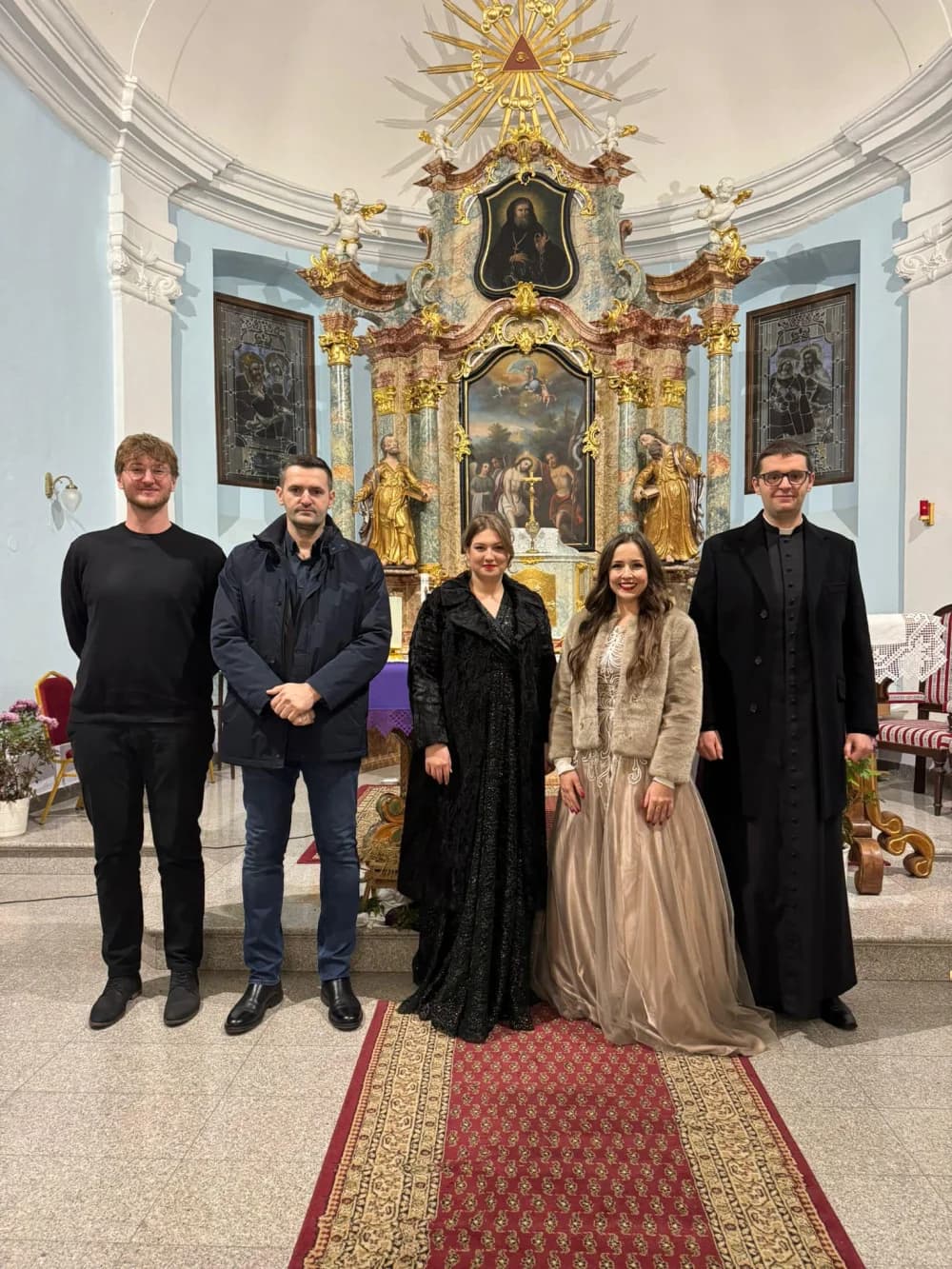 ODRŽAN SVEČANI KONCERT ʼUSUSRET BOŽIĆUʼ U ŽUPNOJ CRKVI U SIBINJU