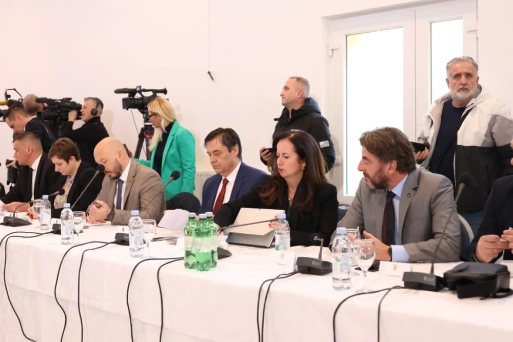 SLAVONSKI ŠAMAC: Premijer Plenković s ministrima i drugim dužnosnicima održao sjednicu Savjeta za Slavoniju, Baranju i Srijem