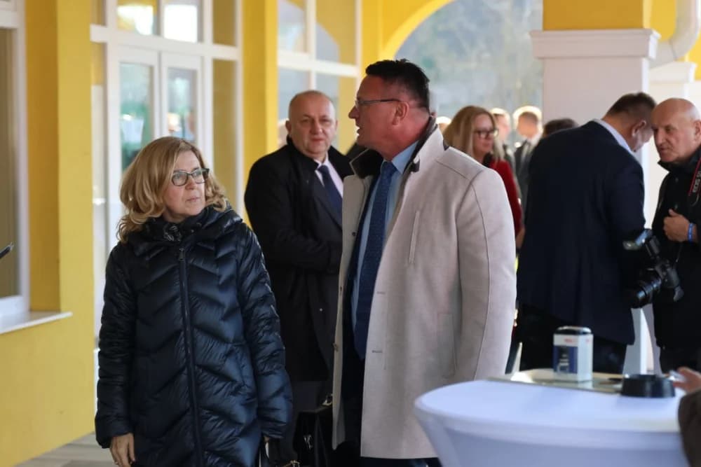 SLAVONSKI ŠAMAC: Premijer Plenković s ministrima i drugim dužnosnicima održao sjednicu Savjeta za Slavoniju, Baranju i Srijem