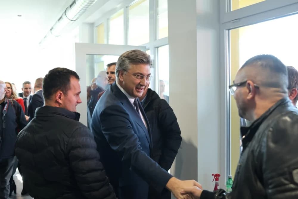 SLAVONSKI ŠAMAC: Premijer Plenković s ministrima i drugim dužnosnicima održao sjednicu Savjeta za Slavoniju, Baranju i Srijem