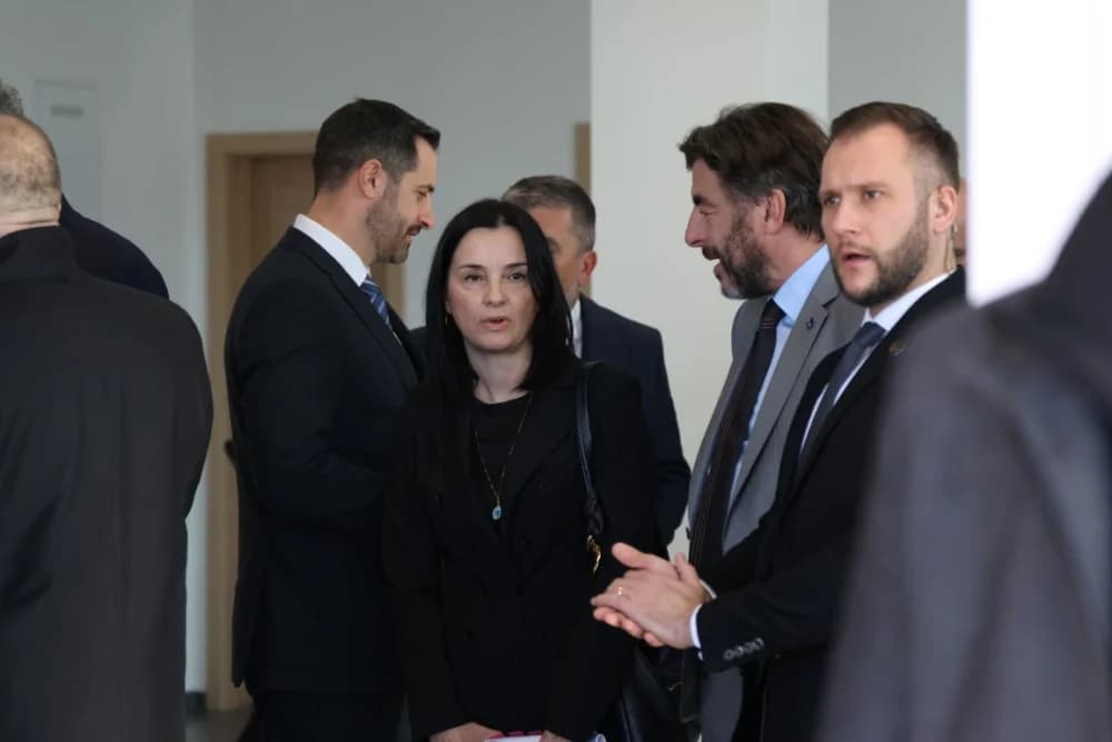 SLAVONSKI ŠAMAC: Premijer Plenković s ministrima i drugim dužnosnicima održao sjednicu Savjeta za Slavoniju, Baranju i Srijem