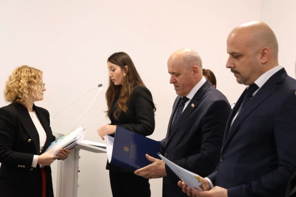 SLAVONSKI ŠAMAC: Premijer Plenković s ministrima i drugim dužnosnicima održao sjednicu Savjeta za Slavoniju, Baranju i Srijem