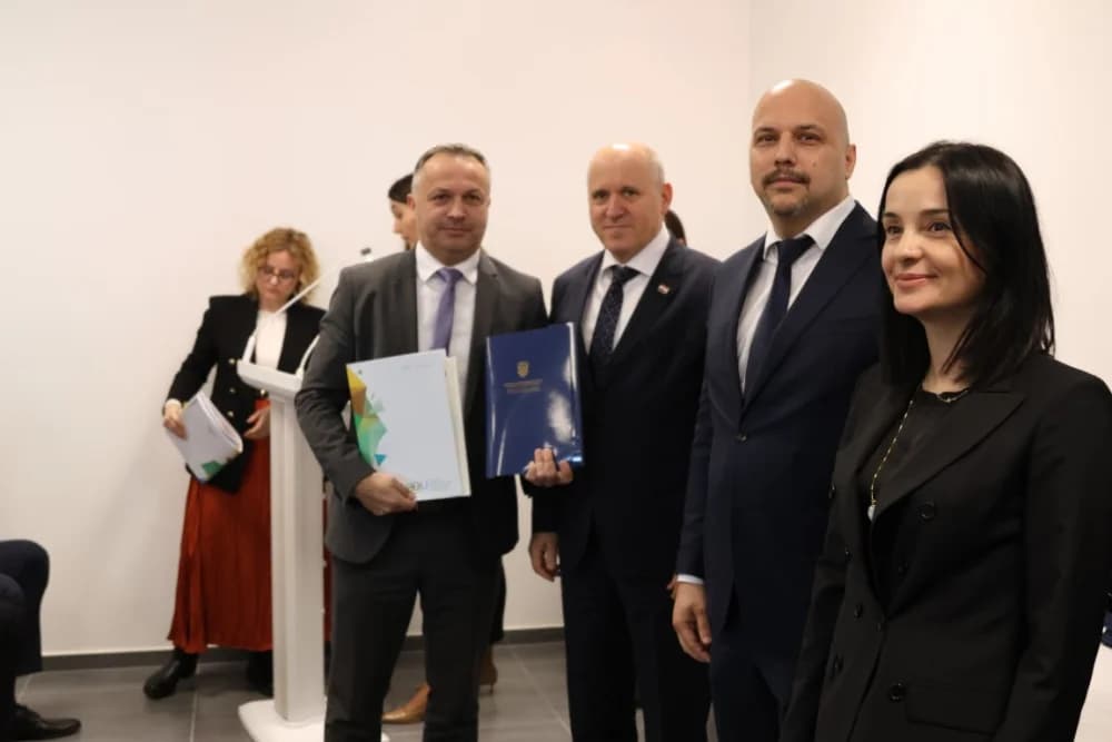 SLAVONSKI ŠAMAC: Premijer Plenković s ministrima i drugim dužnosnicima održao sjednicu Savjeta za Slavoniju, Baranju i Srijem