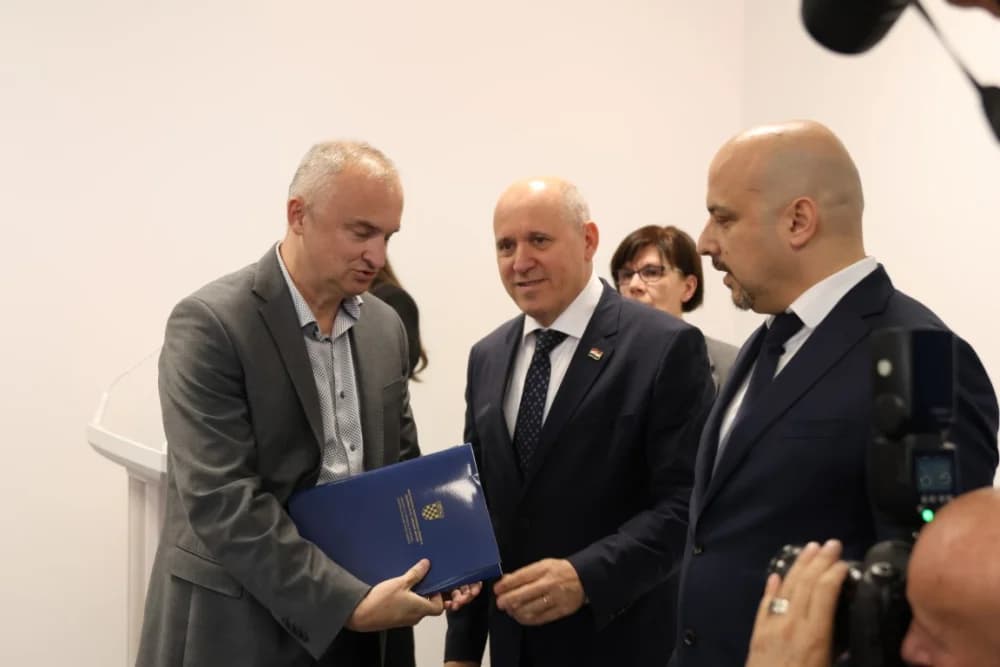 SLAVONSKI ŠAMAC: Premijer Plenković s ministrima i drugim dužnosnicima održao sjednicu Savjeta za Slavoniju, Baranju i Srijem