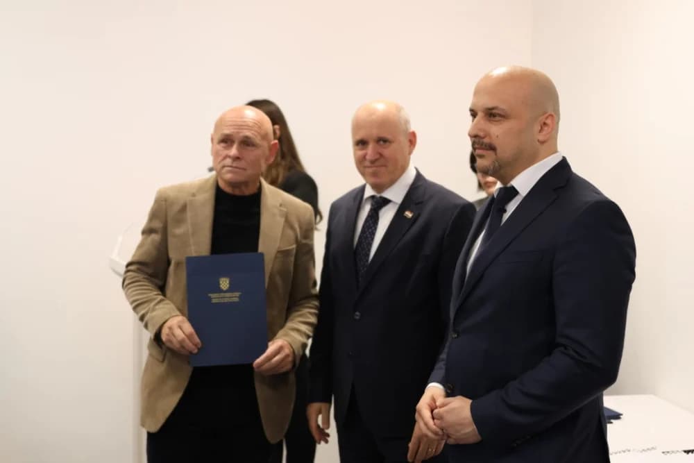 SLAVONSKI ŠAMAC: Premijer Plenković s ministrima i drugim dužnosnicima održao sjednicu Savjeta za Slavoniju, Baranju i Srijem