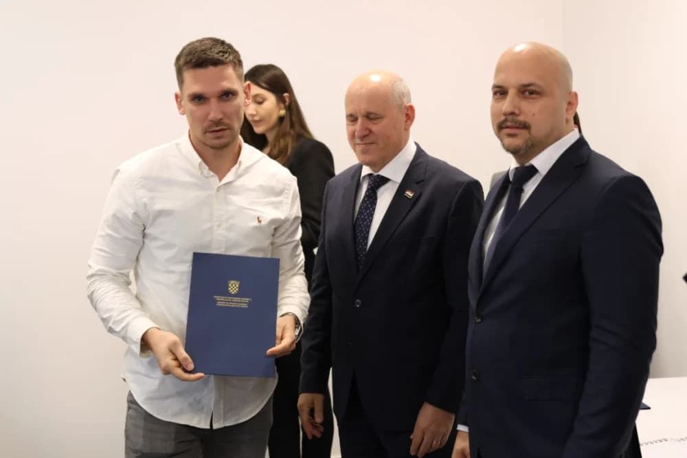 SLAVONSKI ŠAMAC: Premijer Plenković s ministrima i drugim dužnosnicima održao sjednicu Savjeta za Slavoniju, Baranju i Srijem